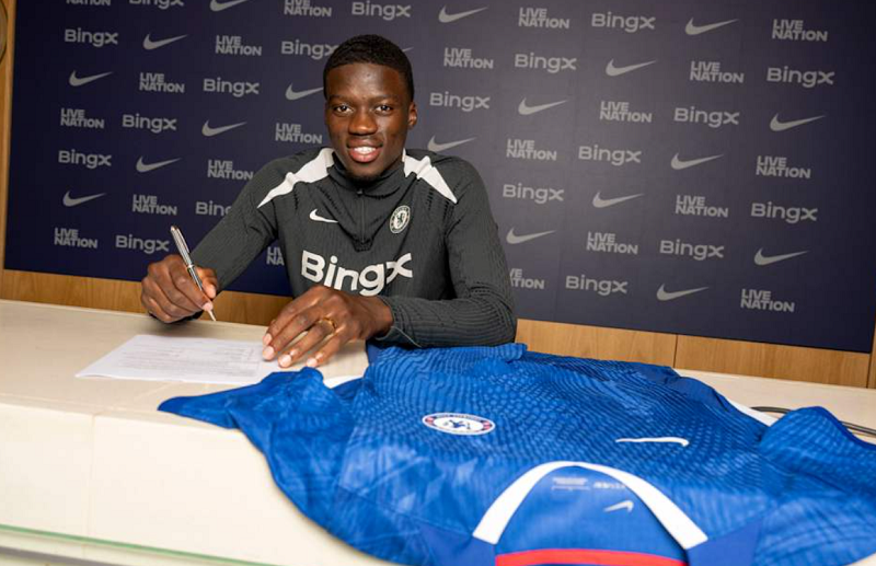 chelsea-kich-hoat-phuong-an-khan-cap-noi-hang-thu-voi-mamadou-sarr
